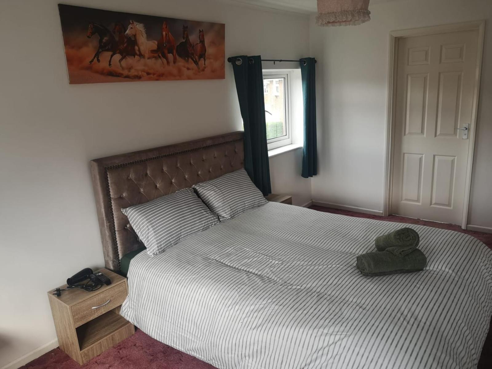 Mossbank House Luton Airport Hotell Eksteriør bilde